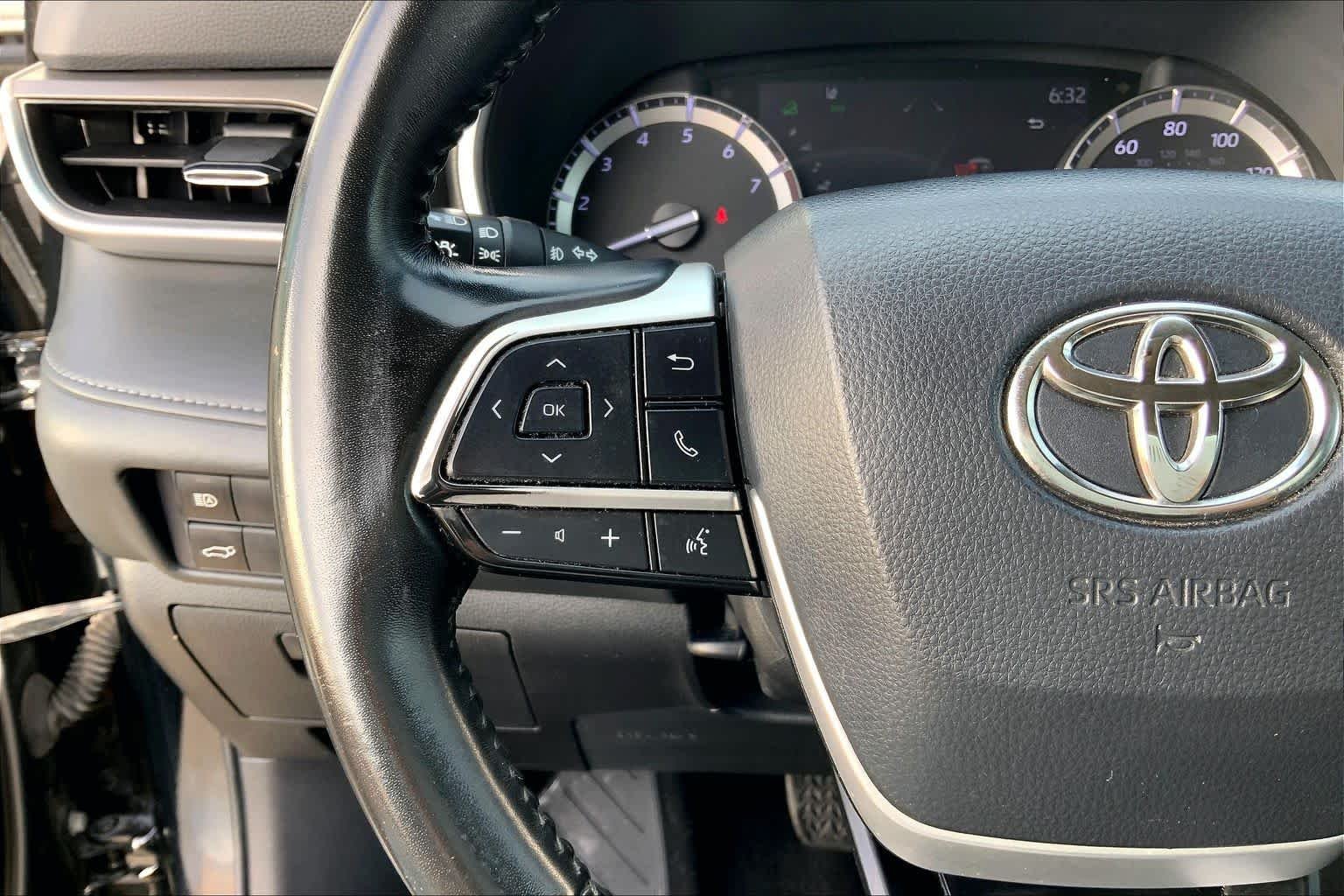 Used 2022 Midnight Black Metallic Toyota XLE image 21