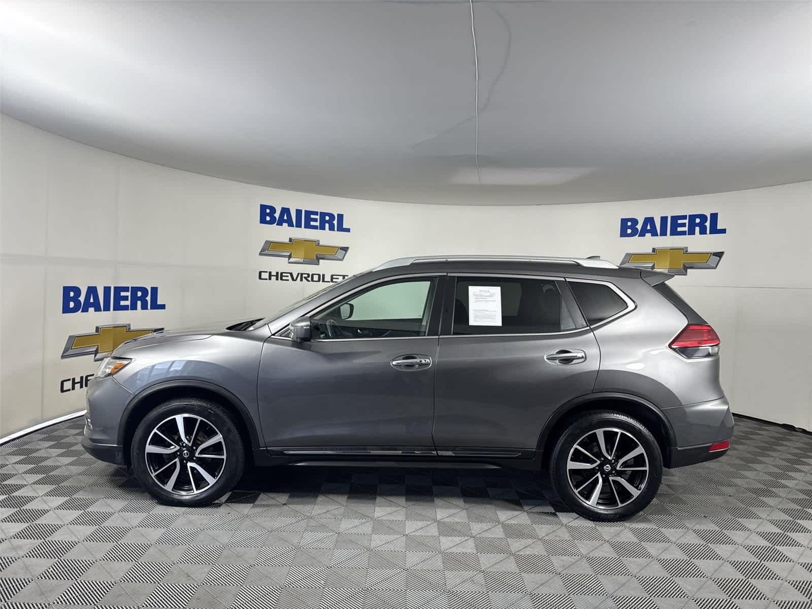 Used 2017 Nissan Rogue SL with VIN 5N1AT2MV4HC810735 for sale in Wexford, PA