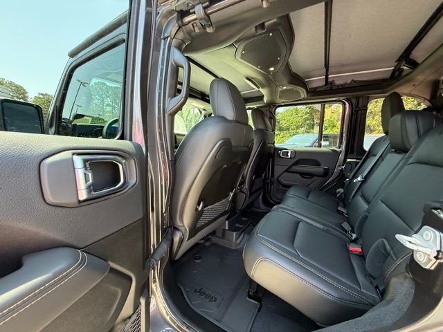 2025 Jeep Wrangler 4-Door Sahara - Photo 15