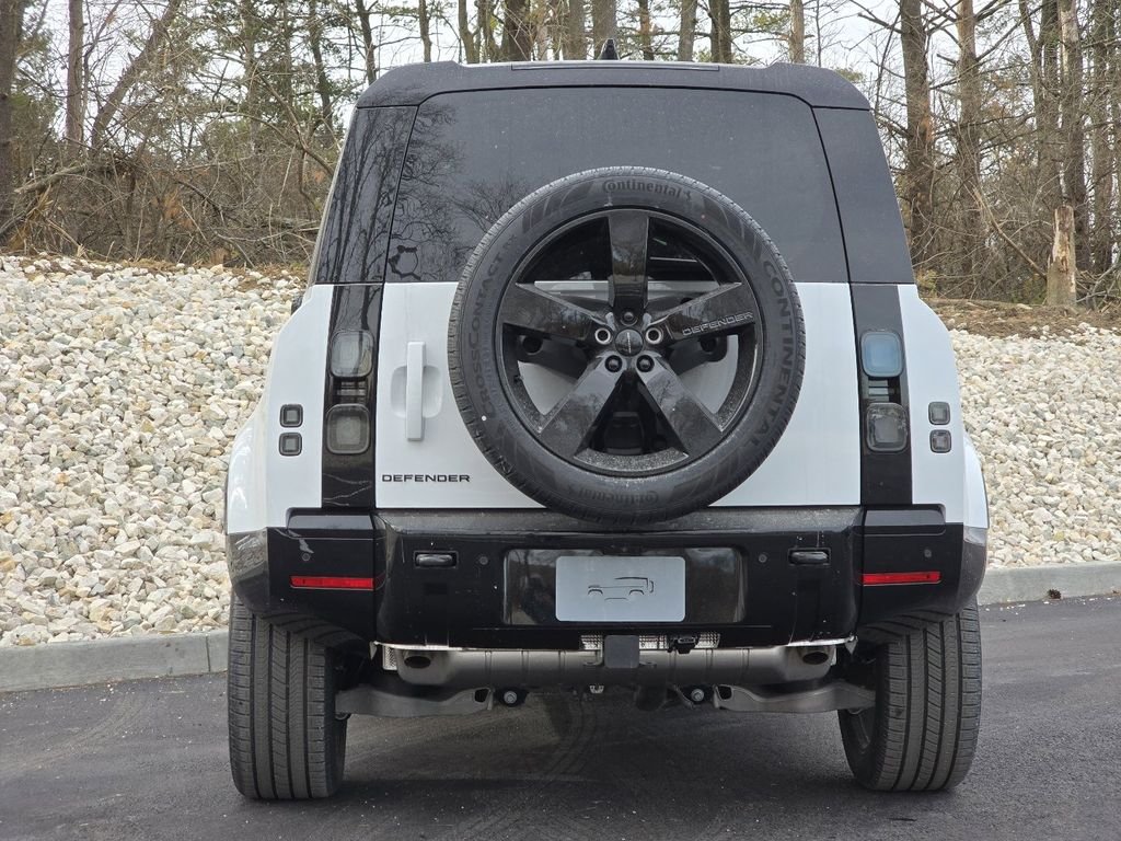 New 2026 Fuji White Land Rover X-Dynamic se image 23