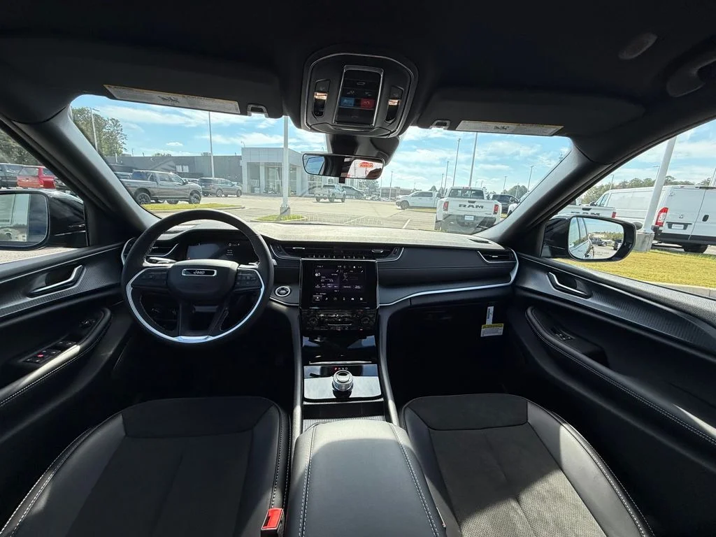 2025 Jeep Grand Cherokee Altitude - Photo 12