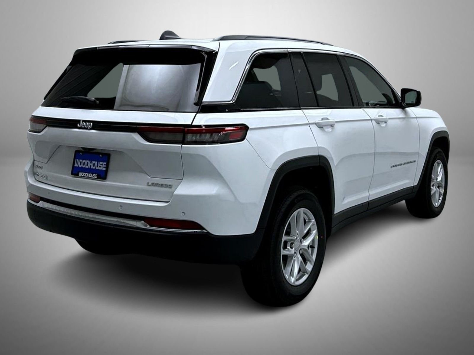 New 2026 Bright White Clear-Coat Exterior Paint Jeep Laredo X image 5