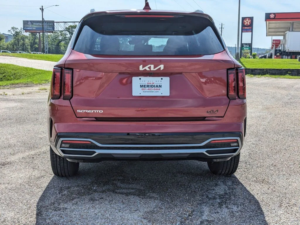 New 2023 RED Kia S FWD image 4