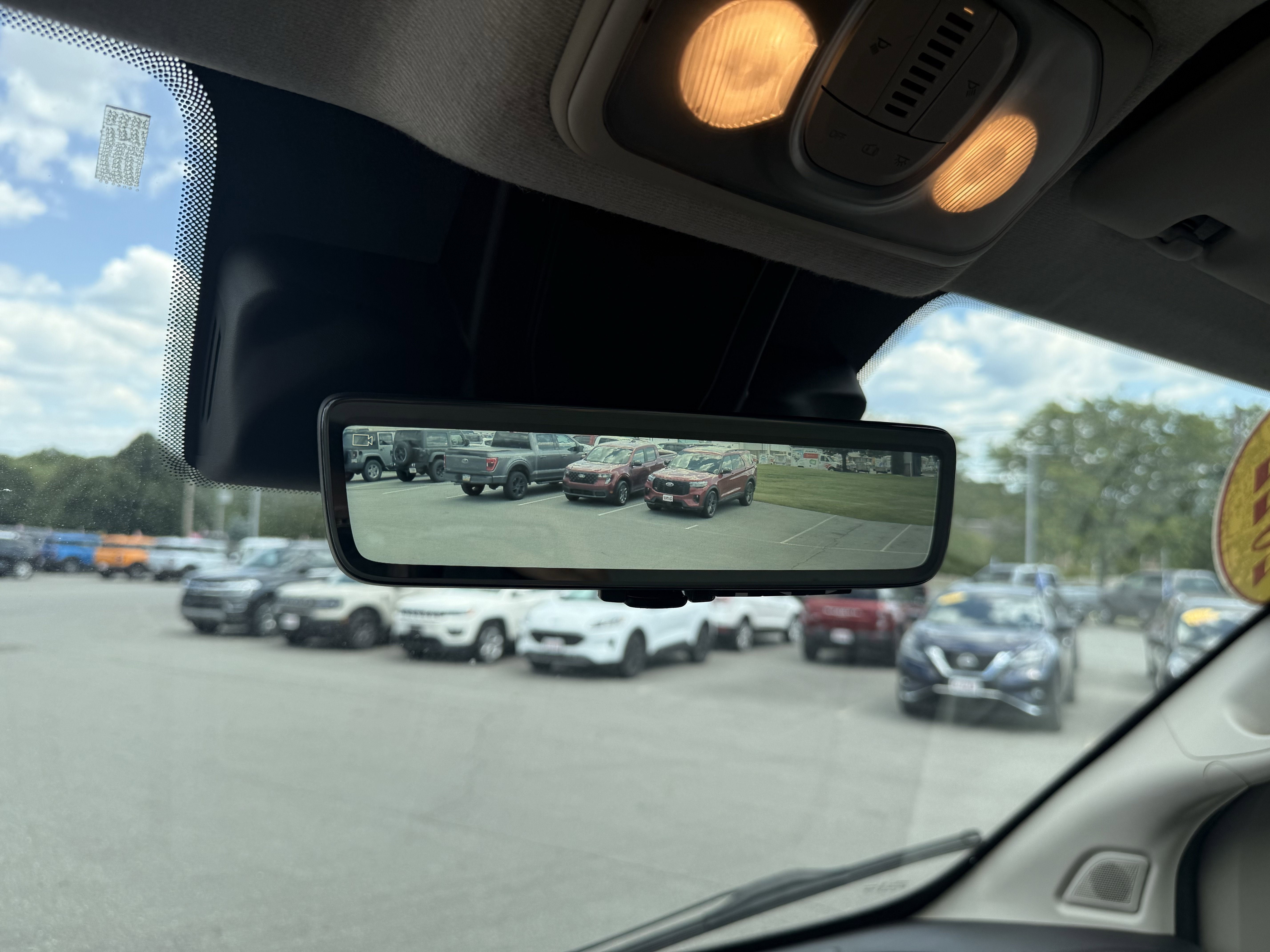 Used 2022 White Ram High Roof image 26