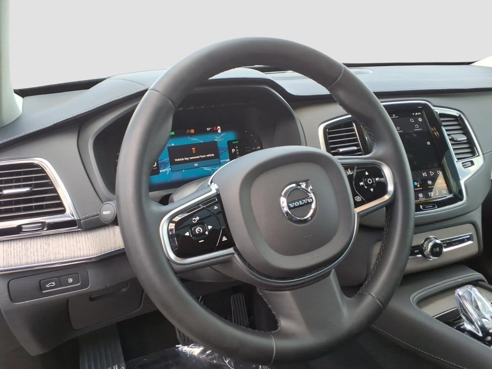 Used 2023 Platinum Gray Metallic Volvo Ultimate image 12