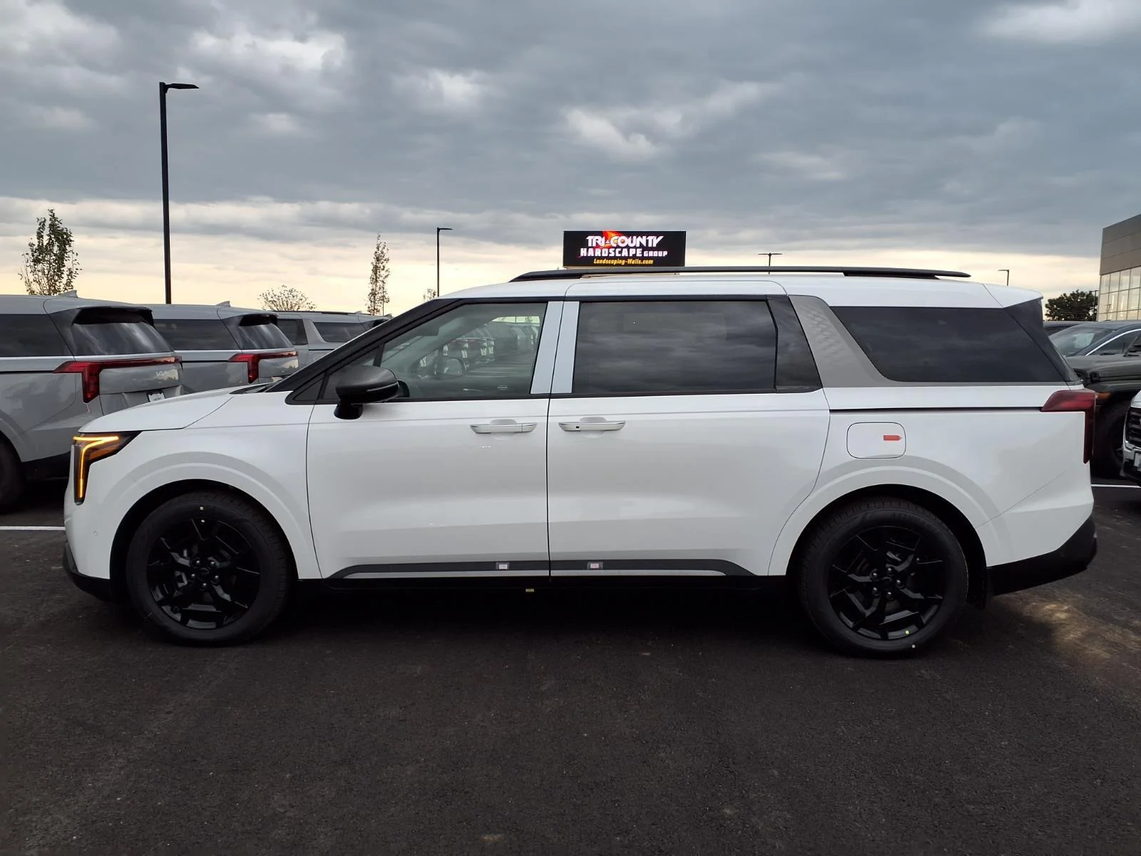New 2027 Snow White Pearl Kia SX Prestige image 16