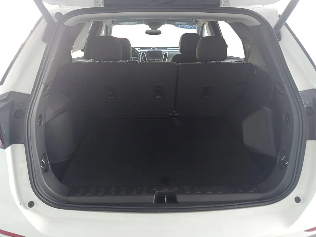 Used 2024 Summit White Chevrolet LT image 13
