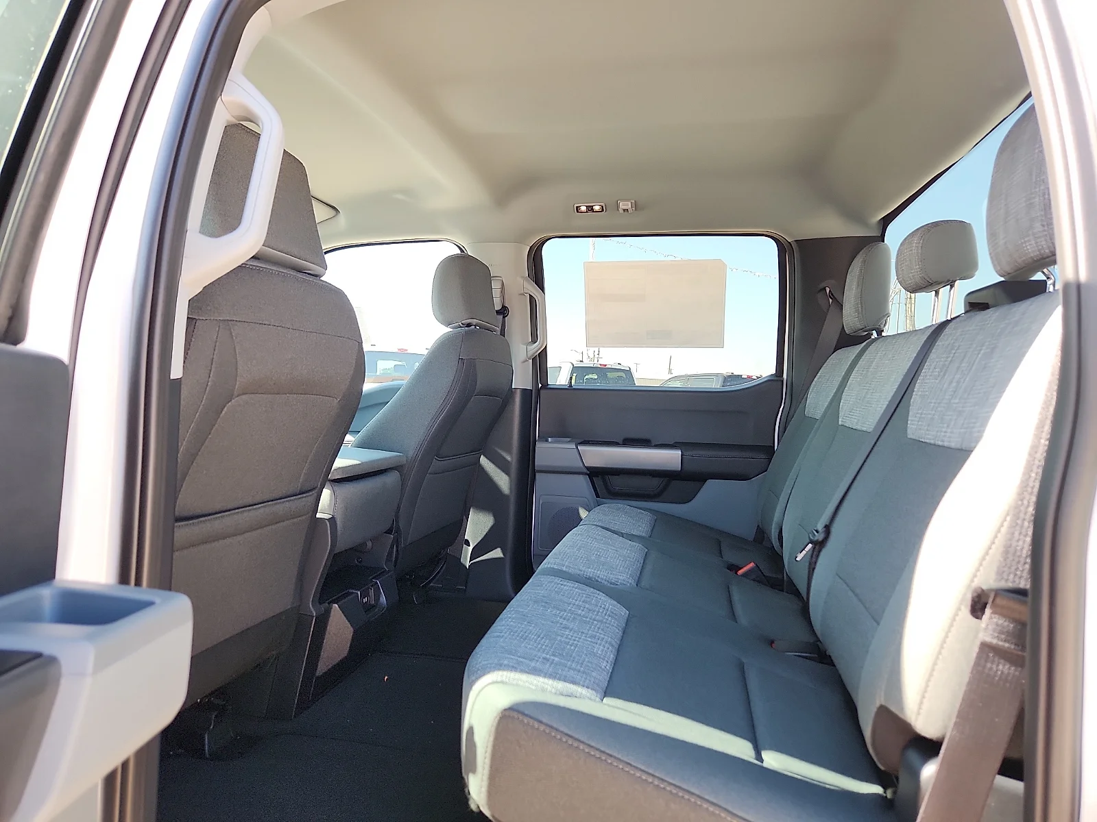 New 2027 Oxford White Ford XLT image 18