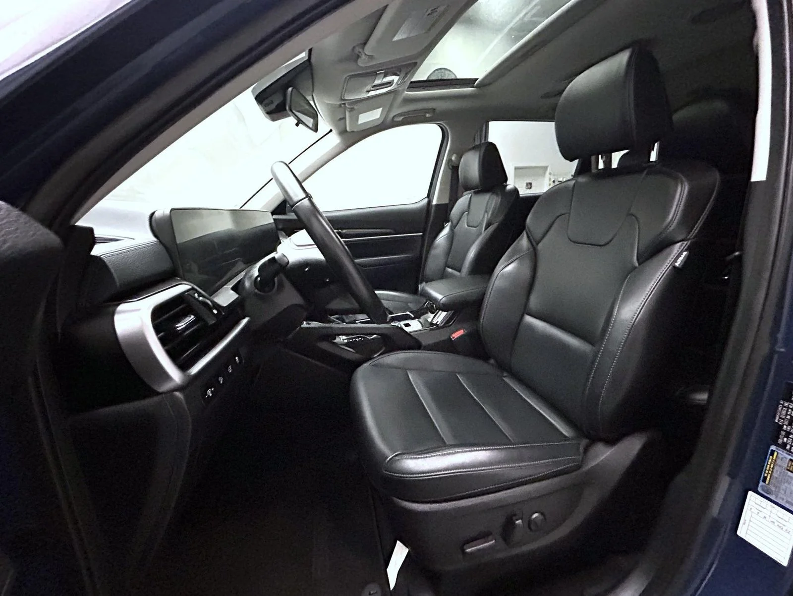 Used 2025 Black Kia S image 10