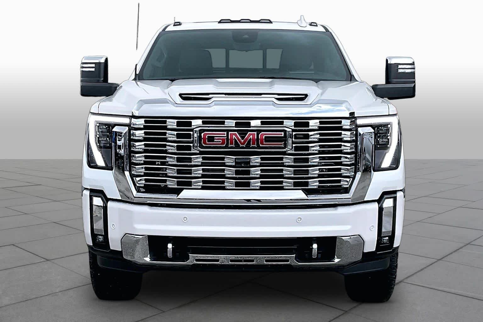Used 2024 White Frost Tricoat GMC Denali image 4