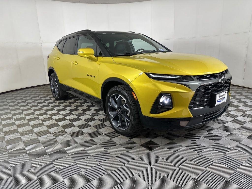Used 2022 Yellow Metallic Chevrolet RS image 21