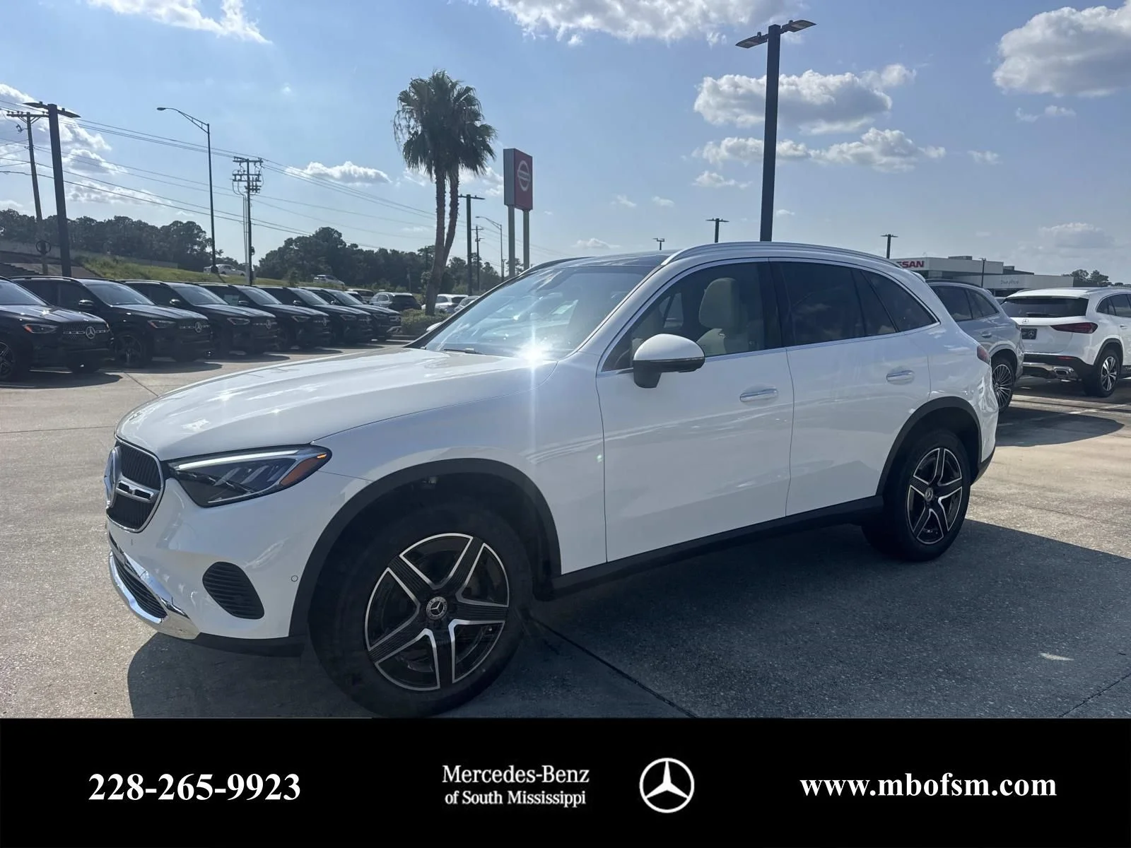New 2026 White Mercedes-Benz GLC 300 image 1