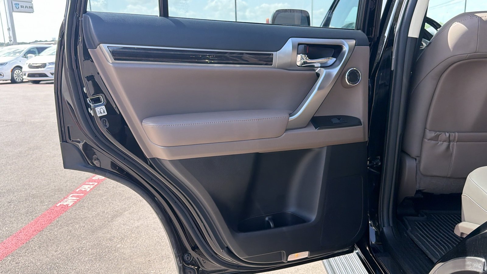 Certified Used 2023 Onyx Black Lexus GX 460 Premium image 15