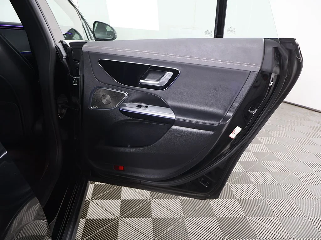 Used 2023 Black Mercedes-Benz 500 Sedan image 26