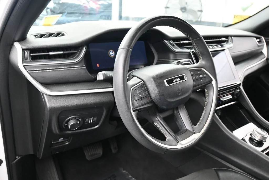 Used 2023 Bright White Clearcoat Jeep Altitude X image 15