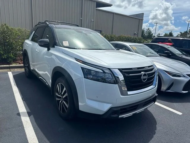 Used 2025 White Nissan Platinum image 2