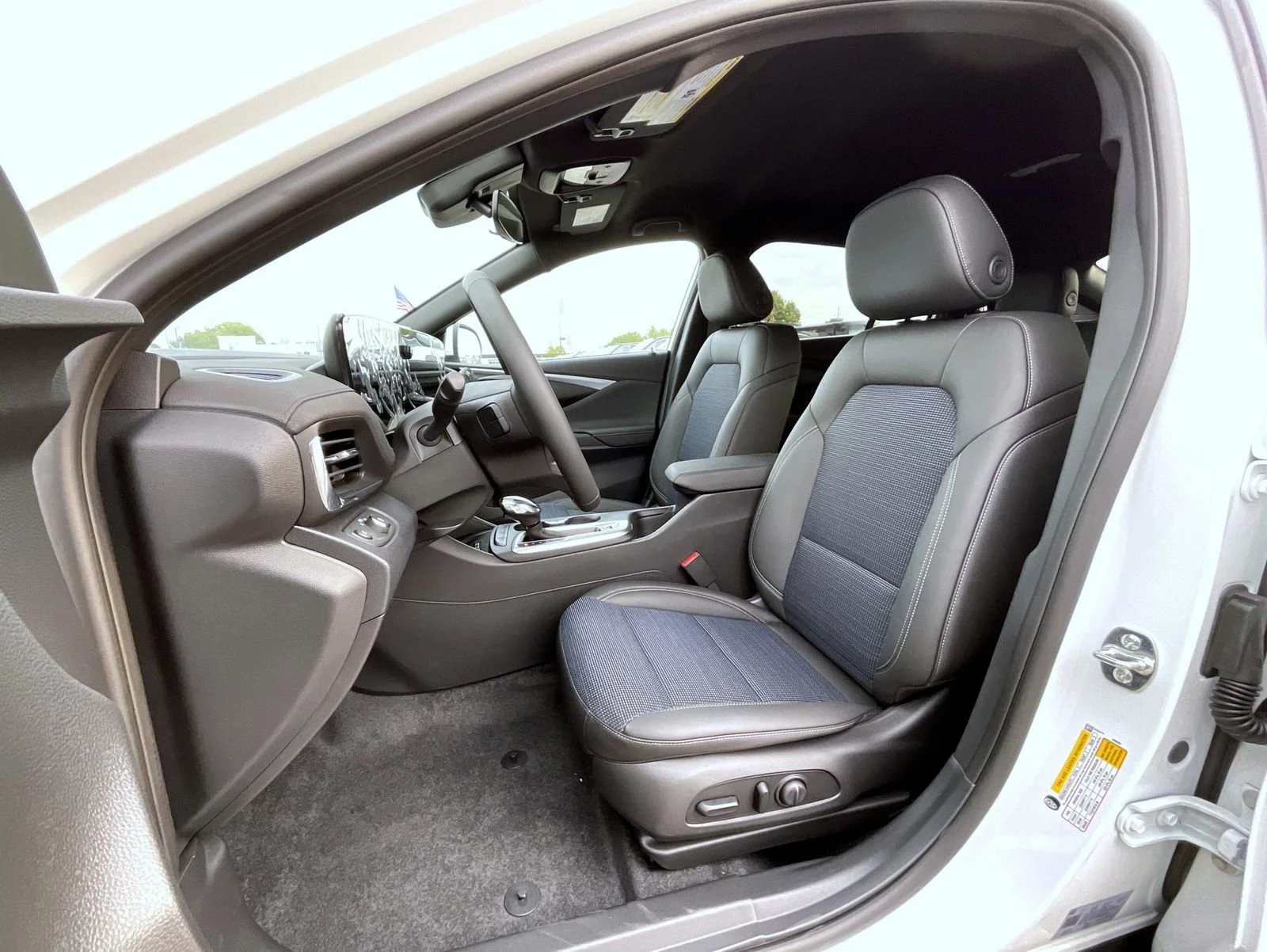 New 2026 Summit White Buick Preferred image 10
