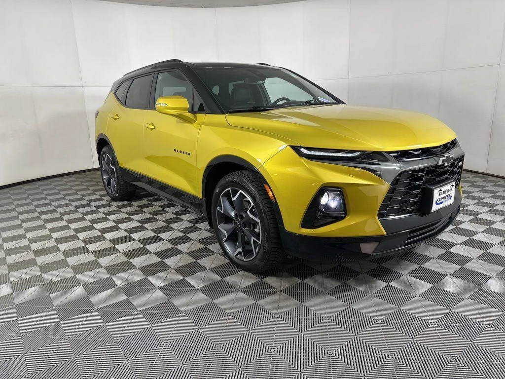Used 2022 Yellow Metallic Chevrolet RS image 21