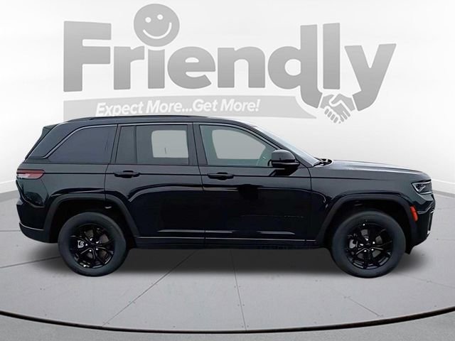 New 2026 Diamond Black Crystal Pearl-Coat Exterior Paint Jeep Altitude image 6