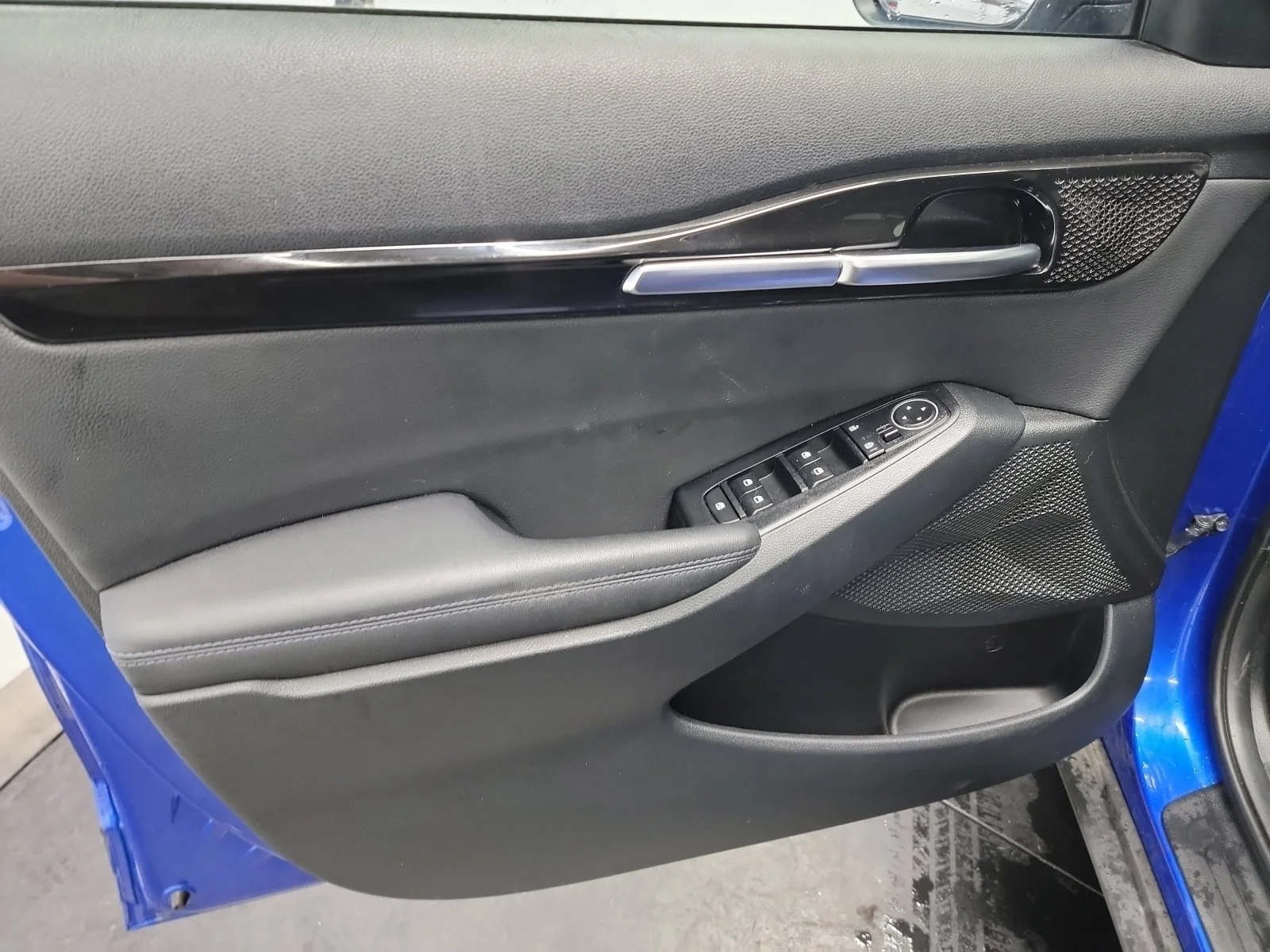 Used 2023 Neptune Blue Kia S image 12
