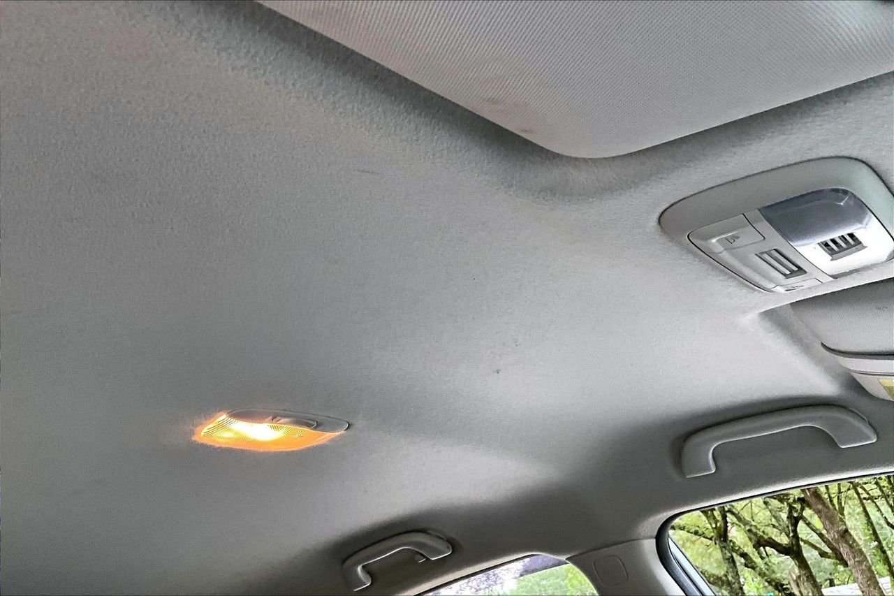 Used 2017 Silver Subaru 2.0i Premium image 25