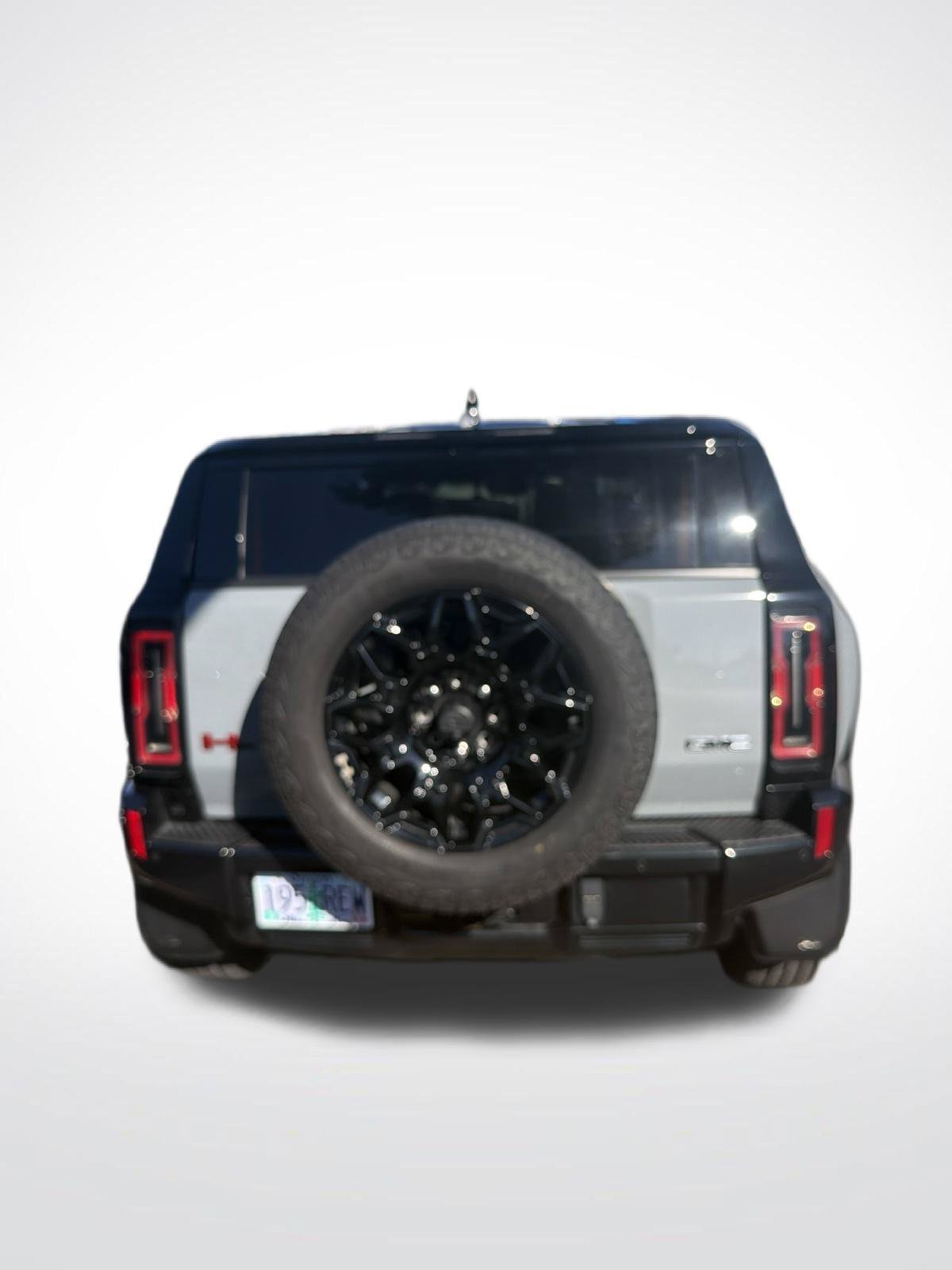 Used 2024 Meteorite Metallic (Gray) GMC 2X image 7