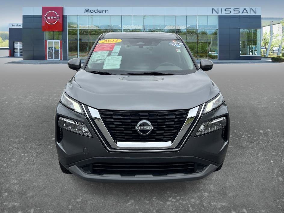 Certified Used 2023 Gun Metallic Nissan SV image 2