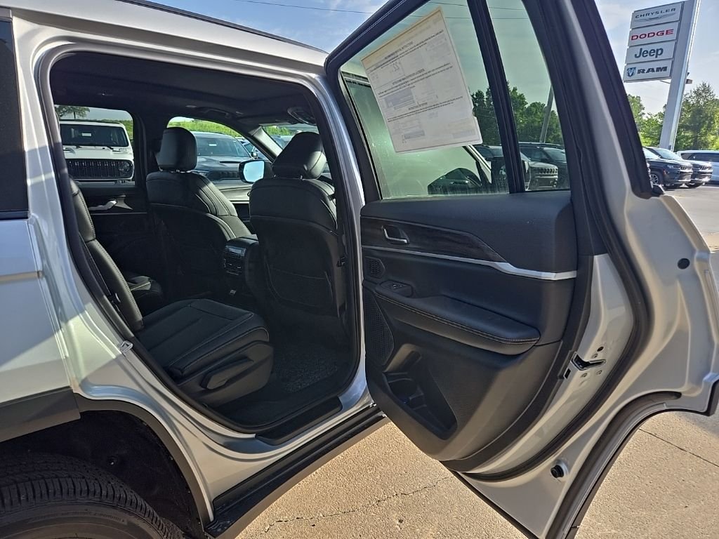 New 2026 Silver Zynith Exterior Paint Jeep  image 82