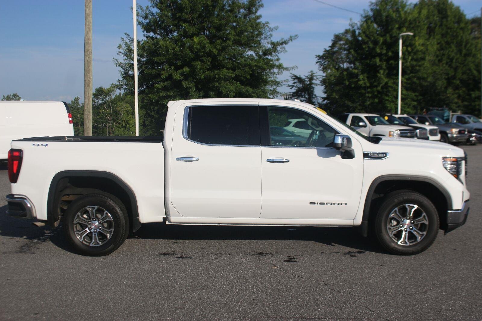 Used 2025 Summit White GMC SLT image 8