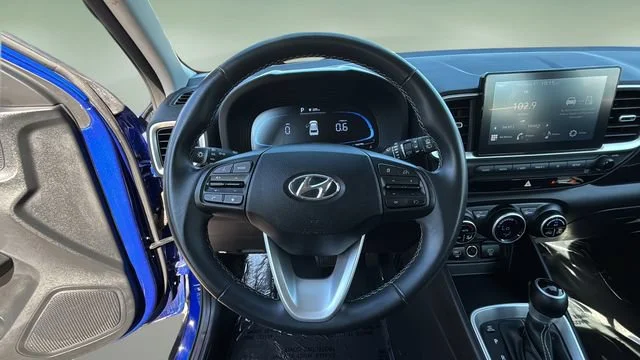 Used 2025  Hyundai SEL image 12