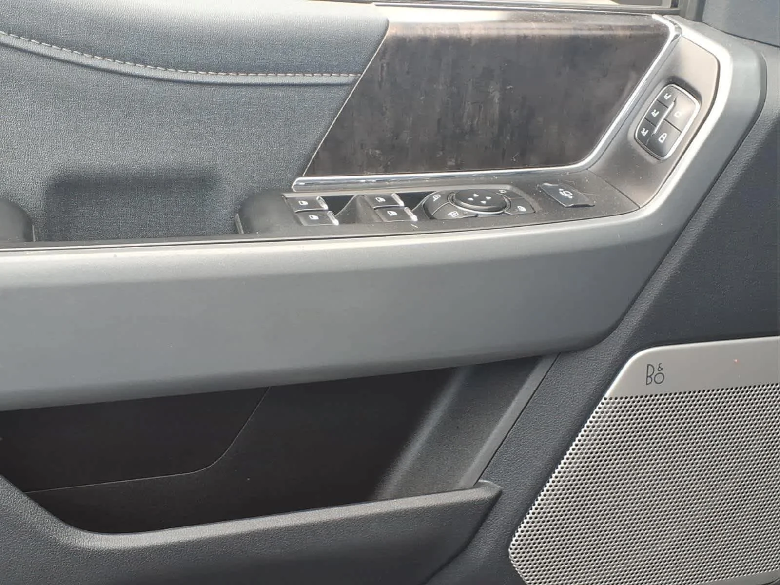 Used 2024 Carbonized Gray Metallic Ford LARIAT image 12