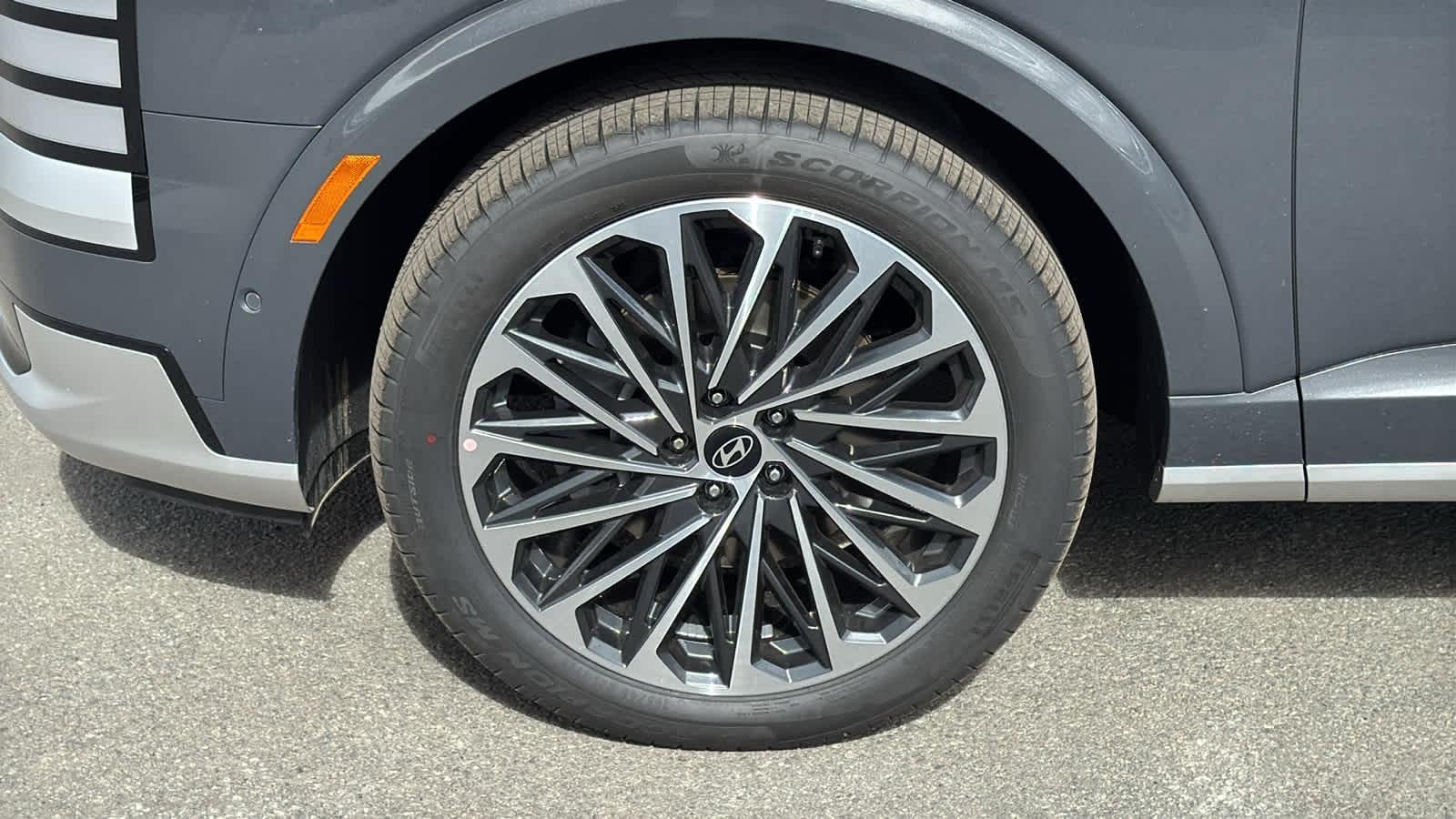 Nuevo Hyundai Calligraphy AWD 2026 en color gris perla Ecotronic, imagen 39.
