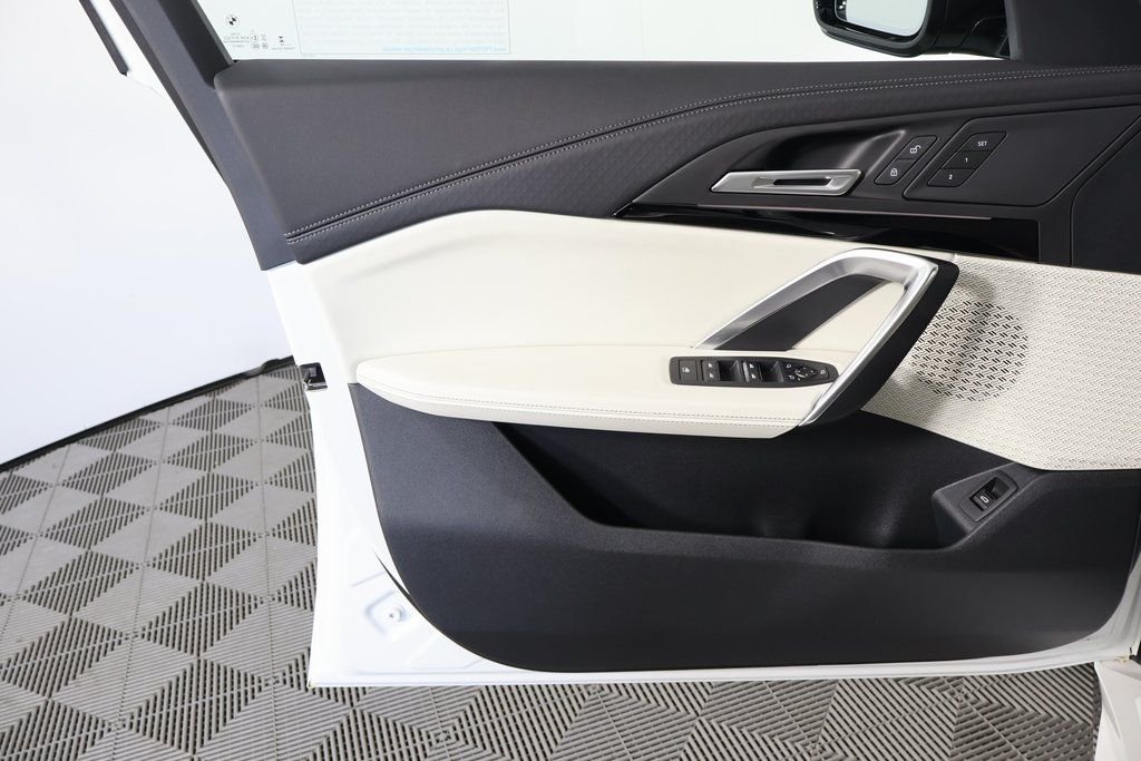 New 2027 Alpine White BMW xDrive28i image 7