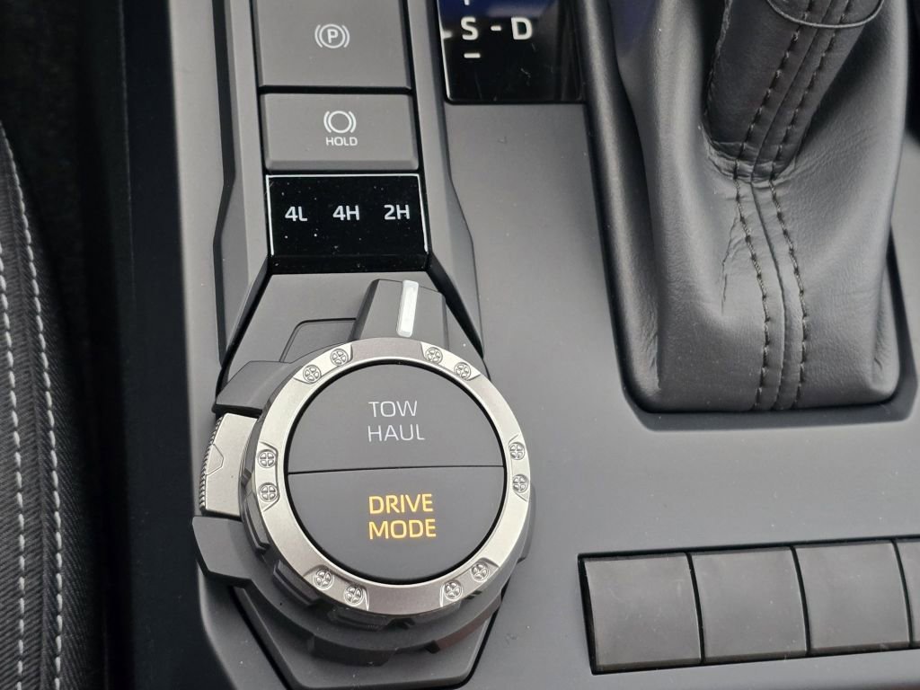 2025 Toyota Tacoma TRD Sport - Photo 9