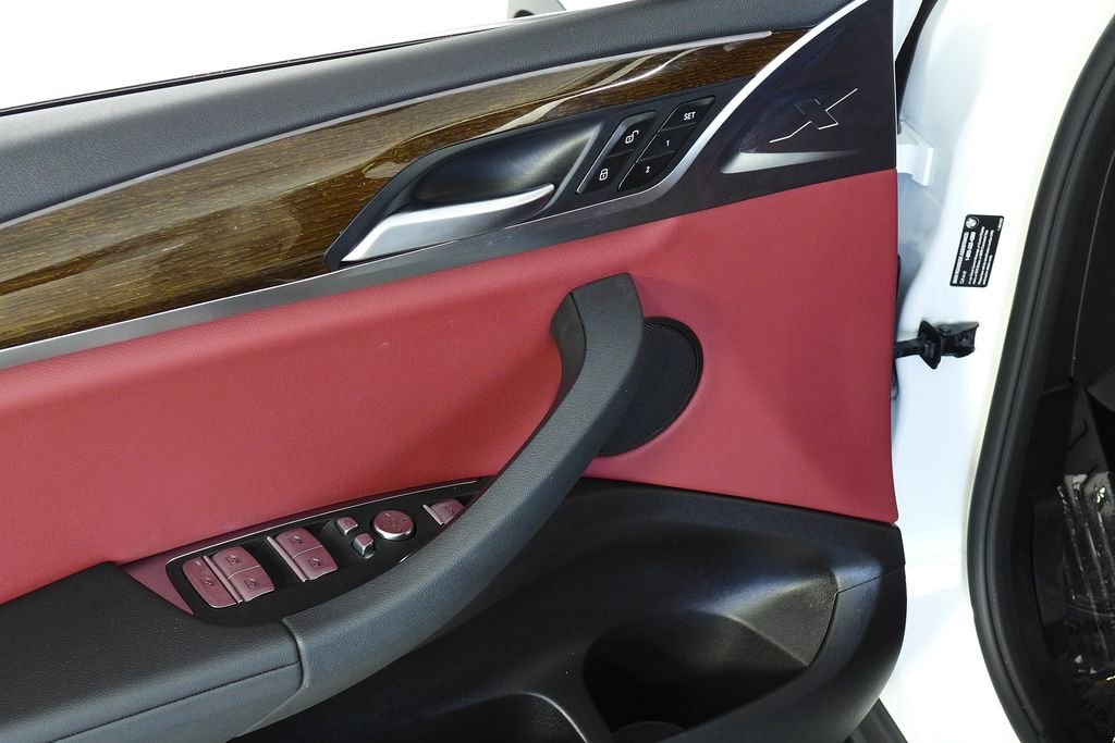 Used 2022 Alpine White BMW xDrive30i image 12