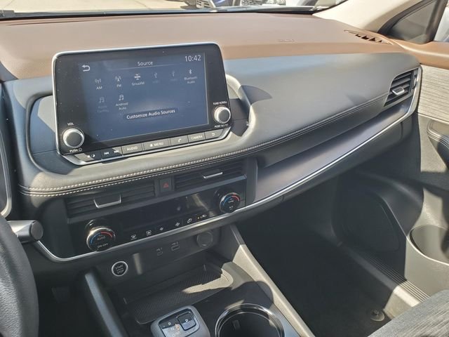 Used 2023 Gray Nissan SV image 27