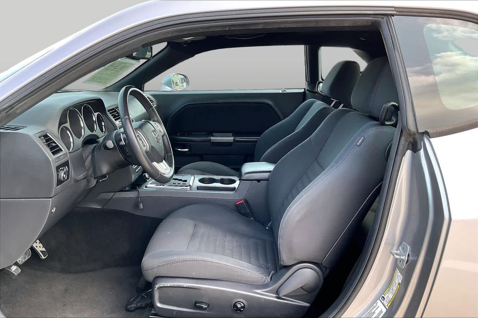 Used 2014 Billet Silver Metallic Clearcoat Dodge R/T image 7