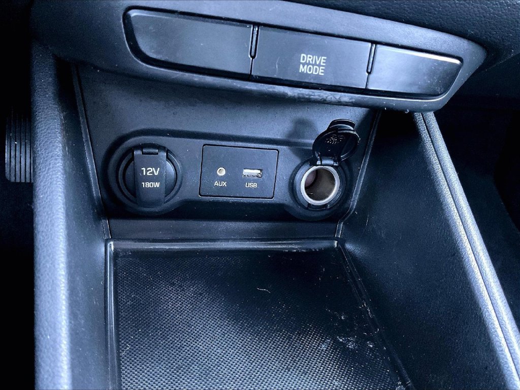 Used 2022 Silver Hyundai SEL image 12
