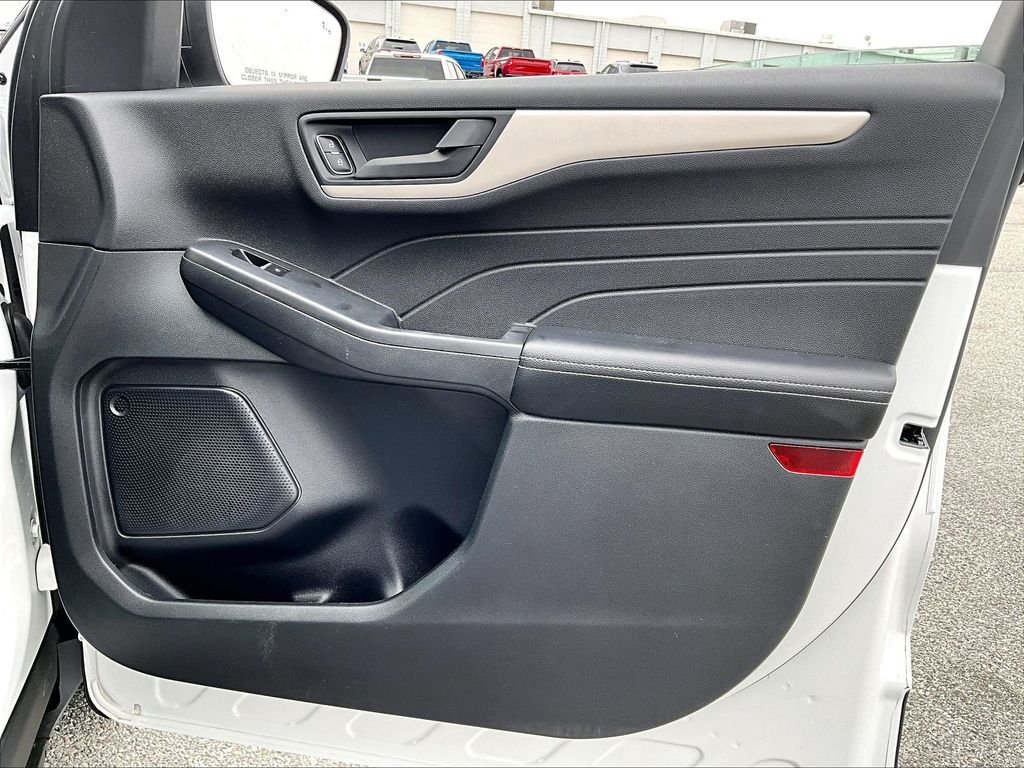 Used 2022 White Ford SE image 12