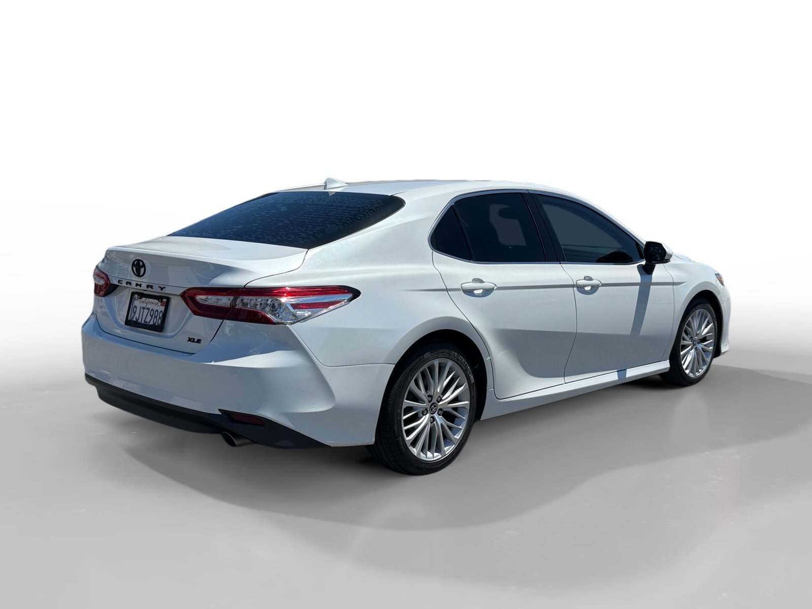 Used 2020 Pearl Toyota XLE image 5