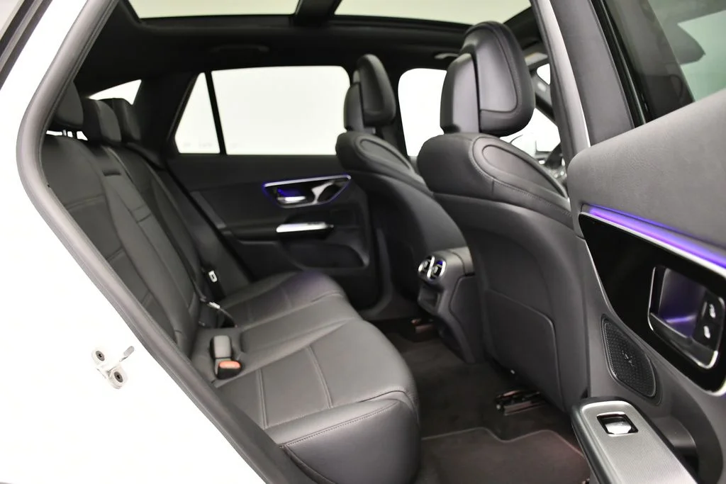 New 2026 Polar White Mercedes-Benz GLC 300 image 51