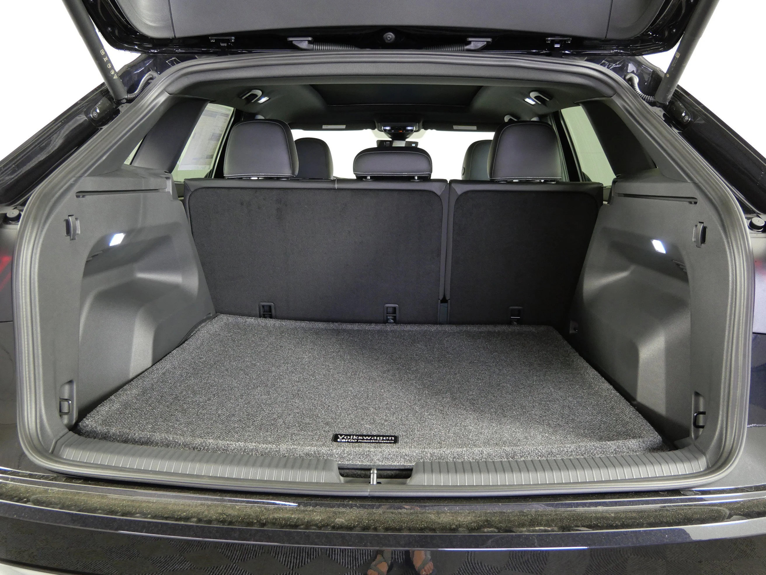 New 2026 Deep Black Pearl Volkswagen 2.0T SE w/Technology image 18