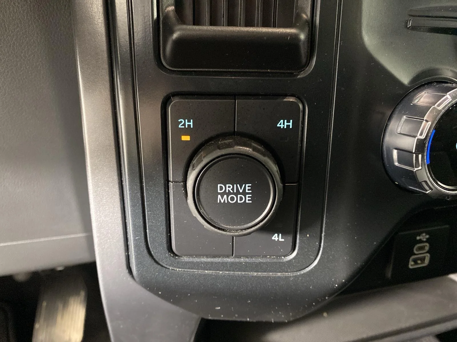 Used 2025 Agate Black Ford XLT image 23