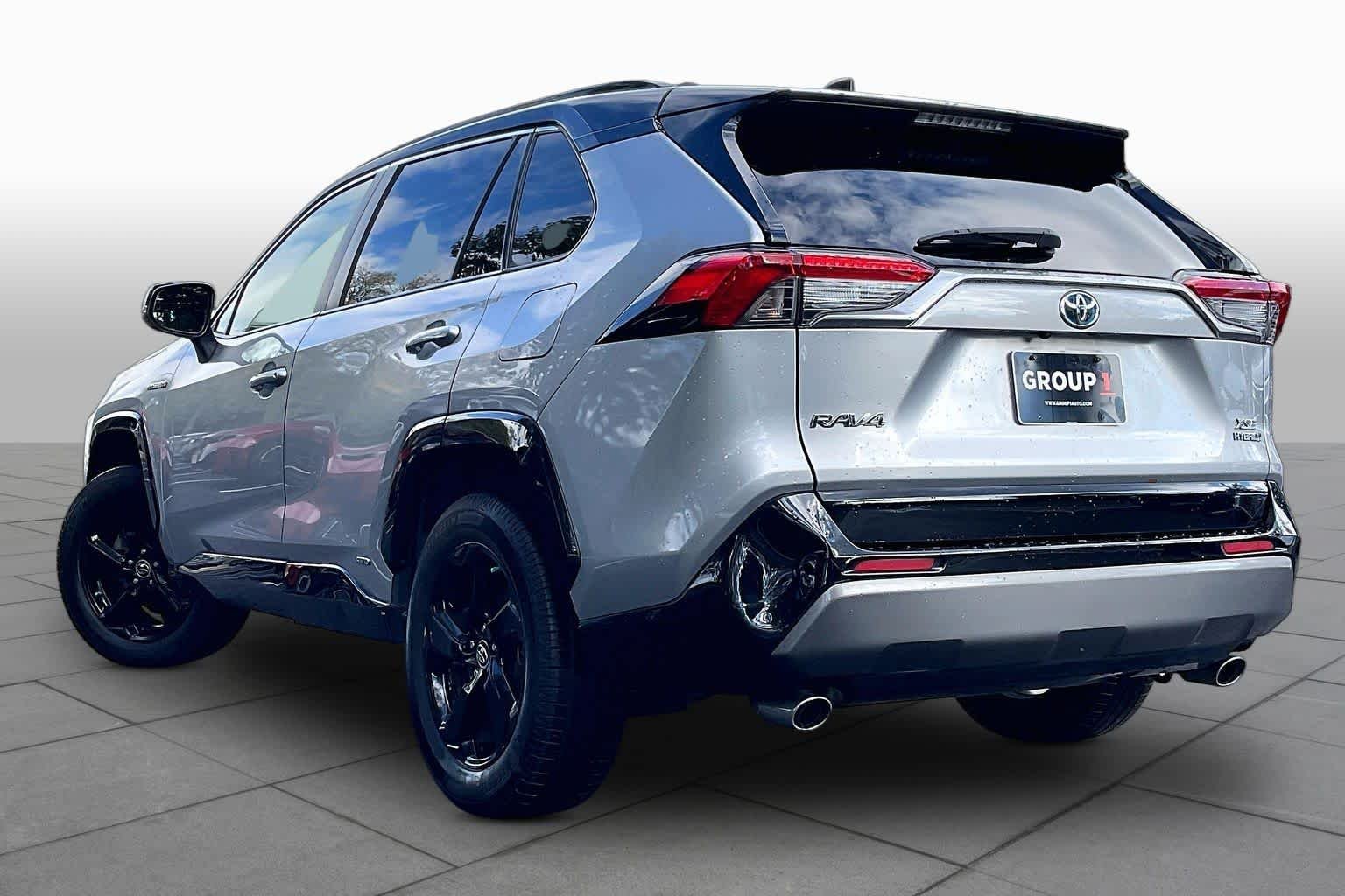 Used 2019 Silver Sky Metallic w/Black Roof Toyota Hybrid XSE image 11