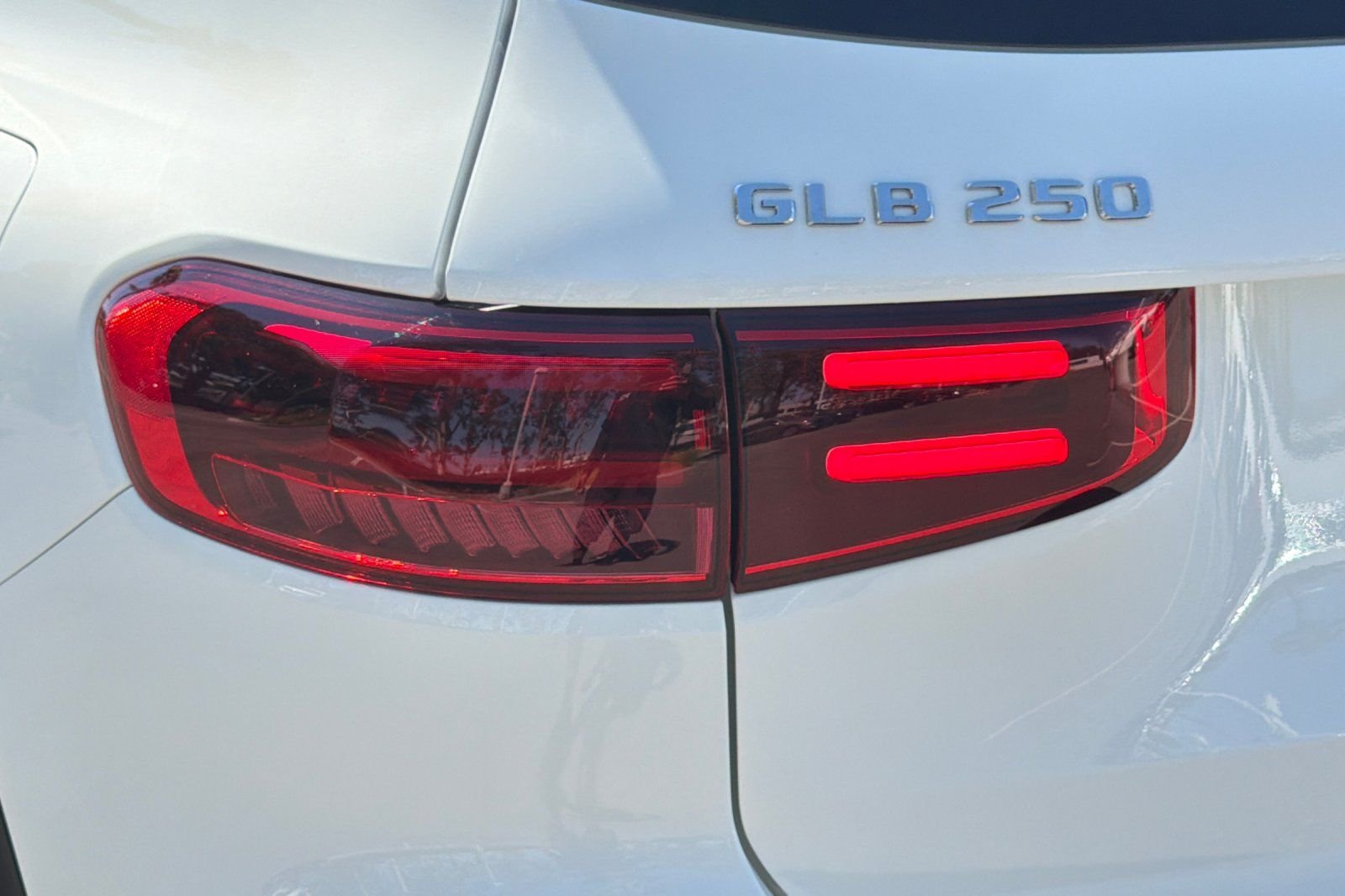 New 2026 Polar White Mercedes-Benz GLB 250 image 12