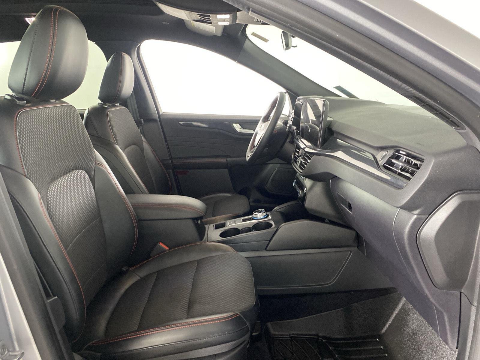 Used 2023 Iconic Silver Ford ST-Line image 30