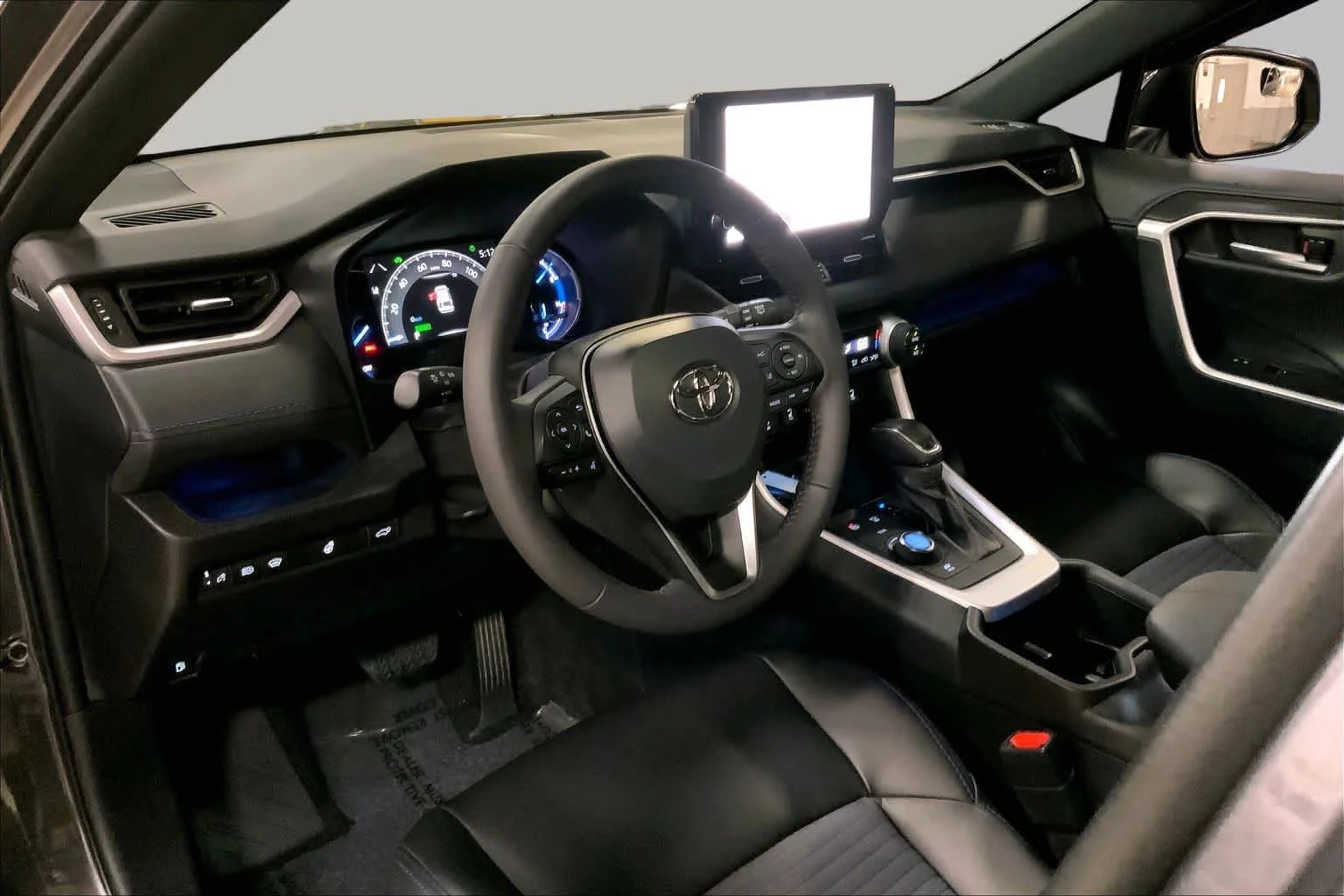 Used 2025 Magnetic Gray Metallic/Midnight Black Metallic Toyota Hybrid XSE image 18