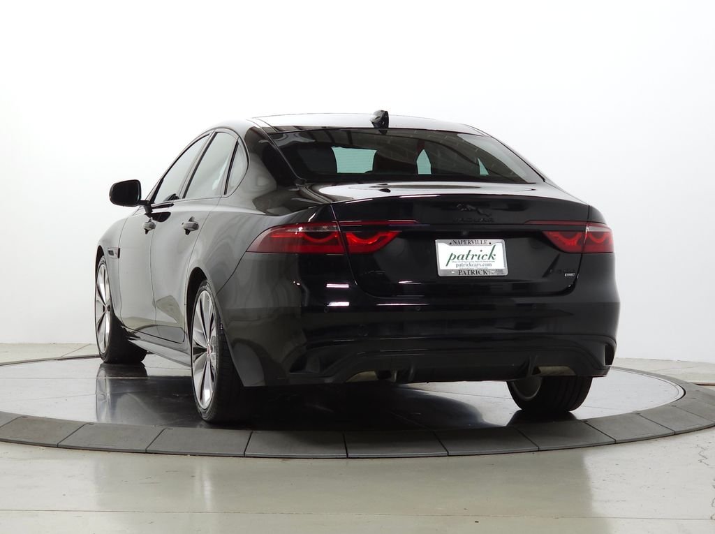 Used 2022  Jaguar R-Dynamic SE image 3