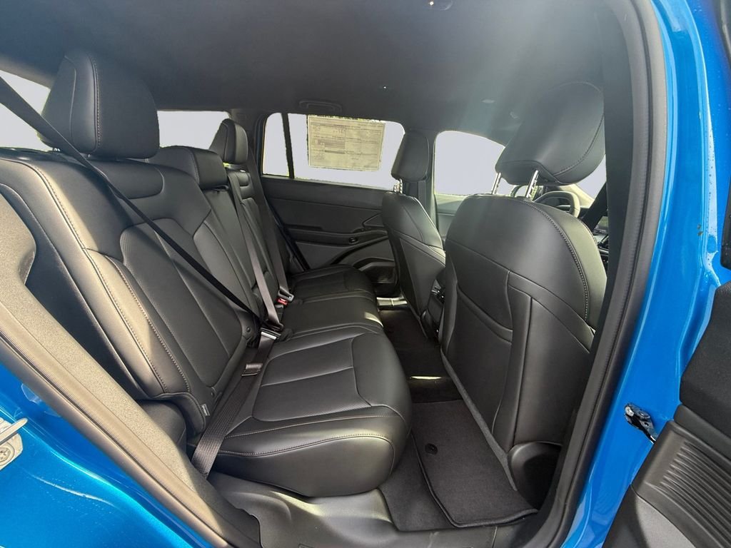 New 2026 Hydro Blue Pearl-Coat Exterior Paint Jeep Limited image 19