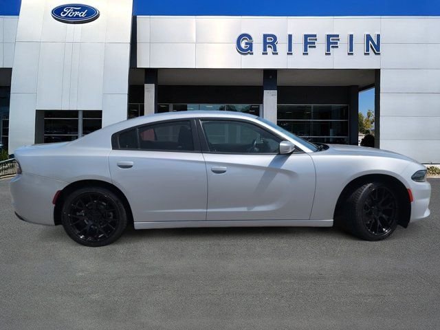 Used 2022  Dodge SXT image 3